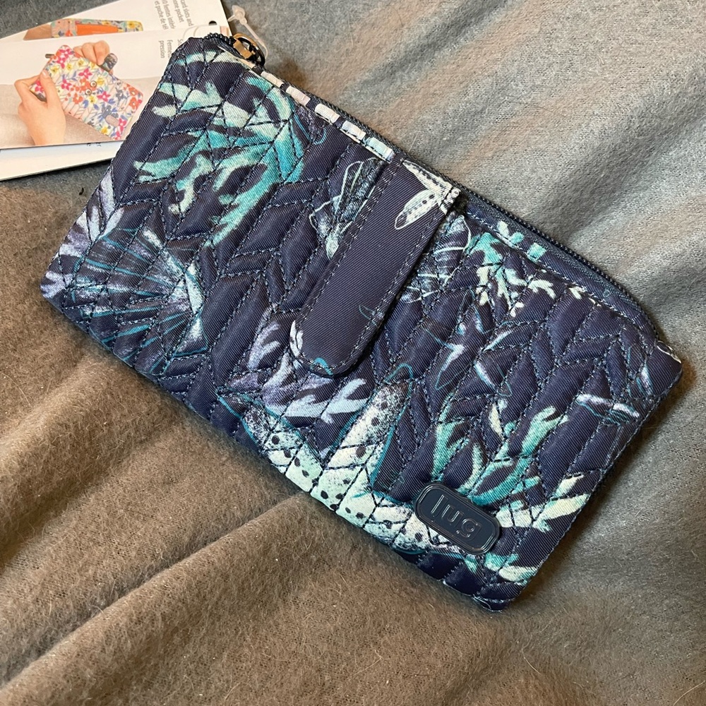 NWT Lug Tram Wallet In Stars & Shells Navy